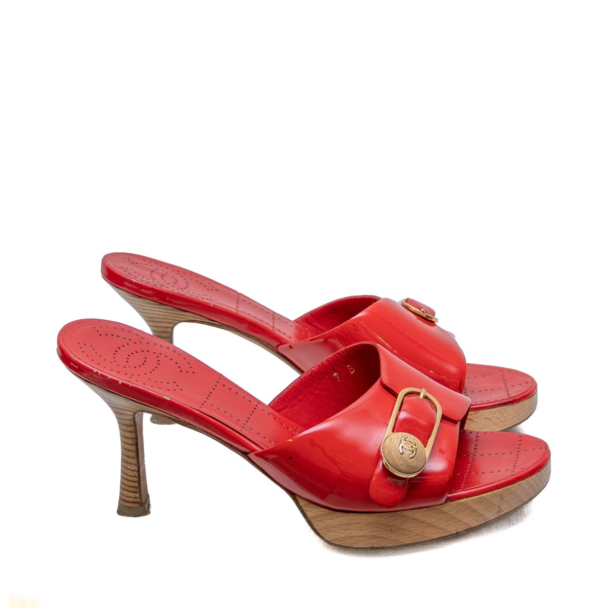 Chanel Vintage Red Patent Leather Heeled Mules – Size 37 (US 7 / UK 4.5)