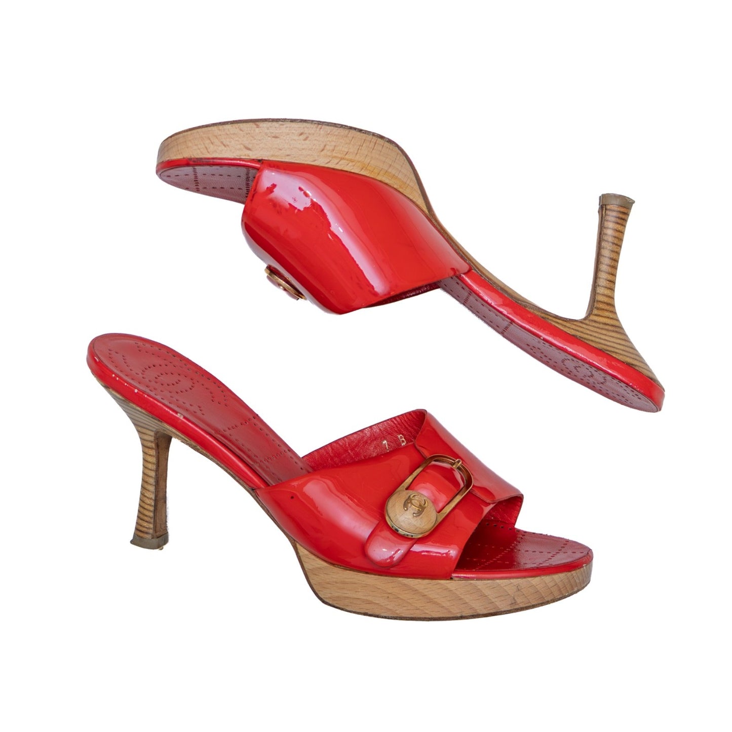 Chanel Vintage Red Patent Leather Heeled Mules – Size 37 (US 7 / UK 4.5)