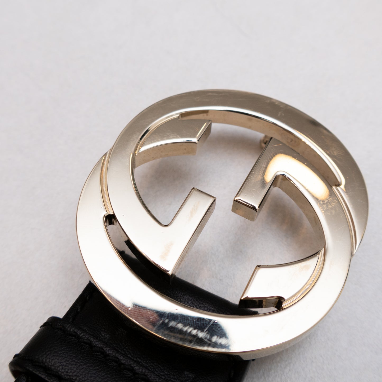 Gucci Black Leather GG Embossed Belt with Gold-Tone Buckle – Size 80/32