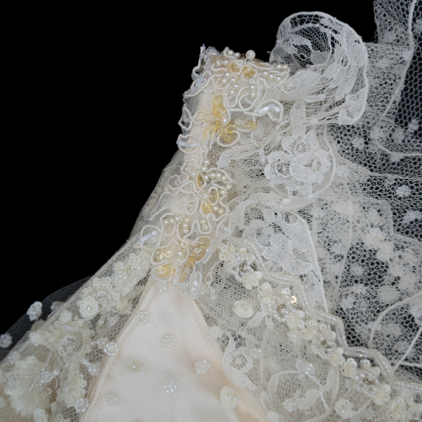 Extra Rare Vintage Valentino White Corset & Skirt Set with Crystal Fringe – Runway 2004 – Size S–M (US 4–6)