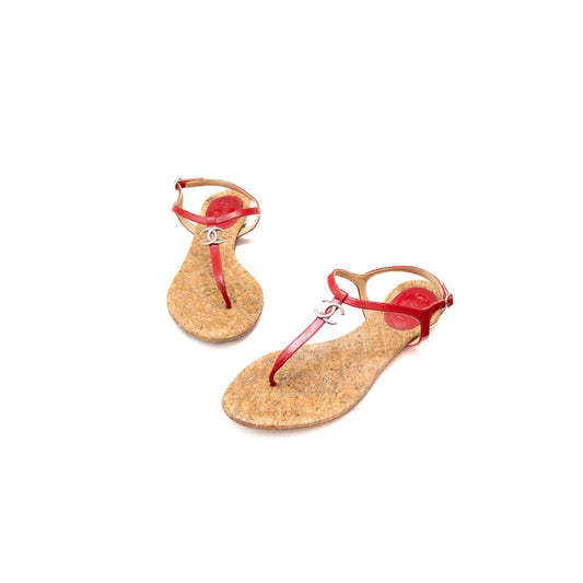 Rare Chanel Red Patent Leather CC T-Strap Thong Flat Sandals Women’s Size 7 US