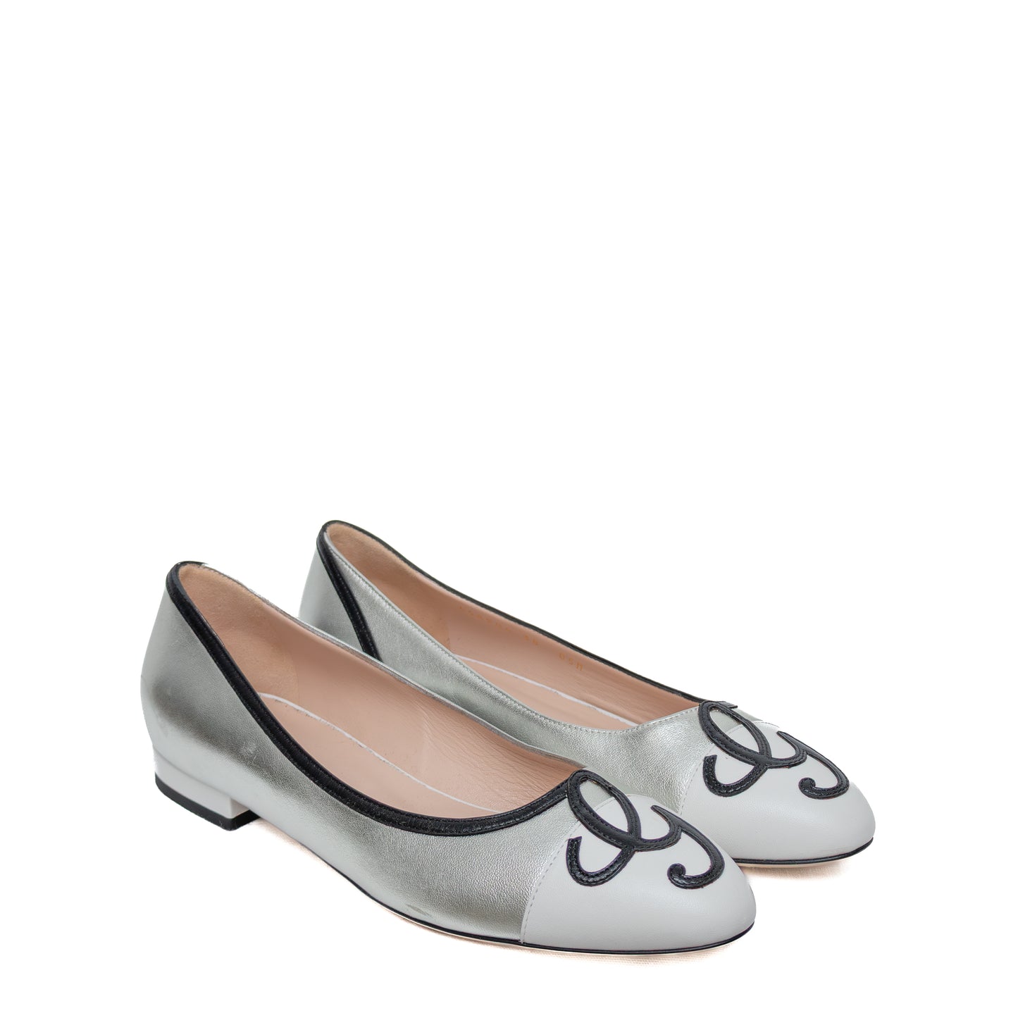 Gucci Metallic Silver Leather Ballet Flats with Embroidered G – EU 38 / US 8 / UK 5.5